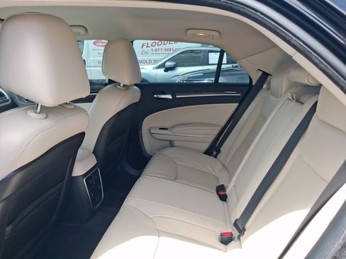 Used 2019 Chrysler 300 Limited RWD image 22