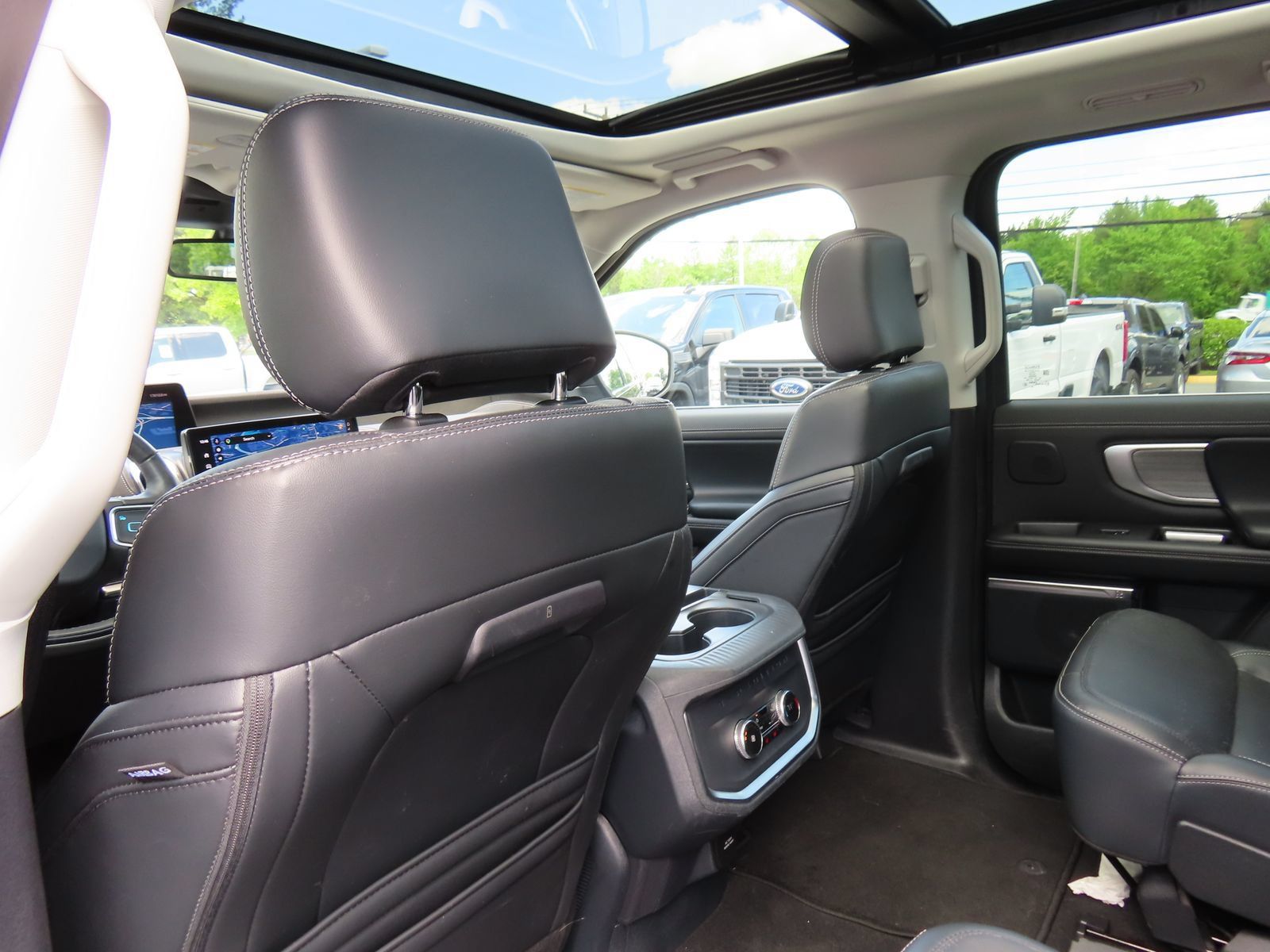 Certified 2025 Ford Expedition Platinum w/ Driver's Package AWD/4WD image 34