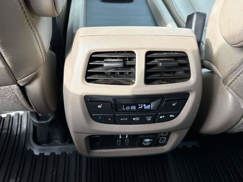 Used 2021 Honda Pilot Touring image 14