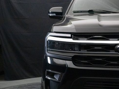 Used 2022 Ford Expedition Limited image 5