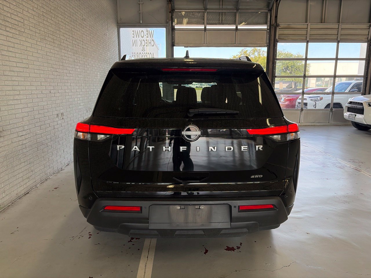 Used 2025 Nissan Pathfinder SV AWD/4WD image 4