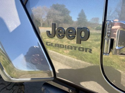 Used 2021 Jeep Gladiator Sport image 15