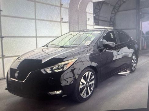 Used 2020 Nissan Versa SR FWD image 4