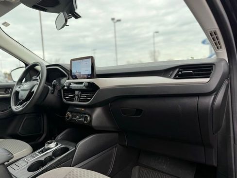 Used 2022 Ford Escape SE w/ SE Sport Appearance Package image 18