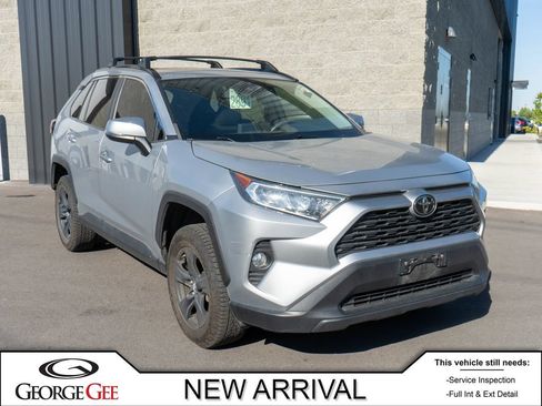 Used 2019 Toyota RAV4 XLE w/ Carpet Mat Package FWD image 1