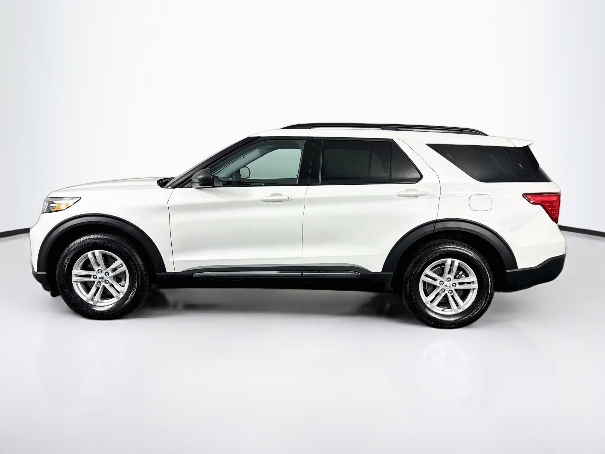 Used 2023 Ford Explorer XLT AWD/4WD image 11