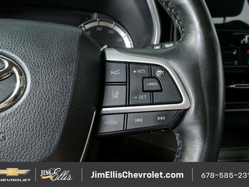 Used 2022 Toyota Highlander Limited FWD image 11