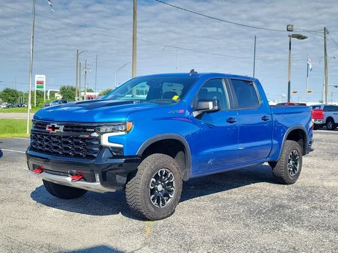 Used 2022 Chevrolet Silverado 1500 ZR2 w/ Technology Package AWD/4WD image 2