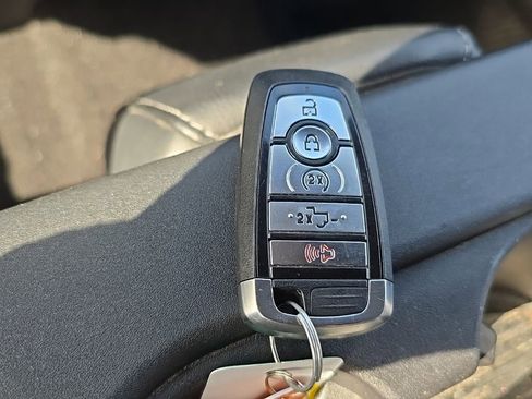 Used 2019 Ford F150 Lariat AWD/4WD image 6