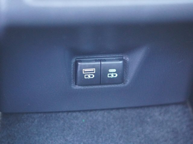 Used 2025 Toyota Camry SE FWD image 39