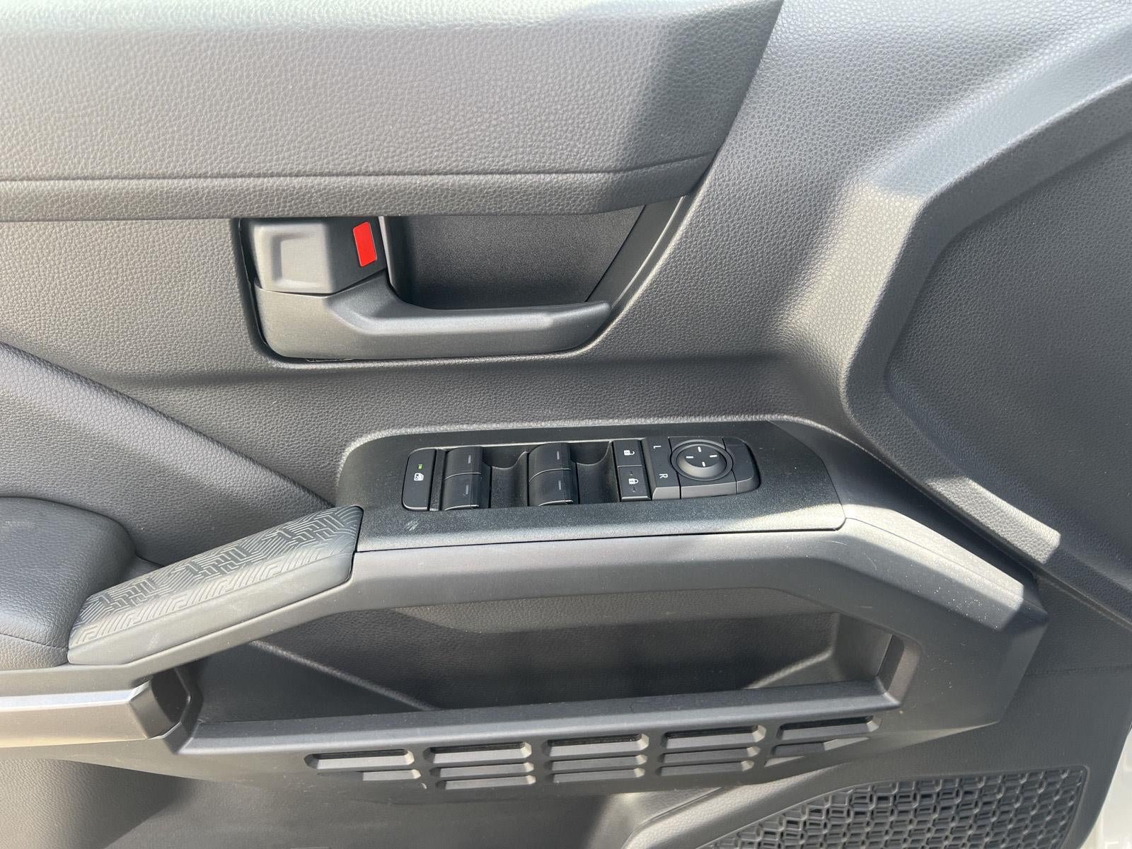 Used 2025 Toyota 4Runner SR5 AWD/4WD image 19