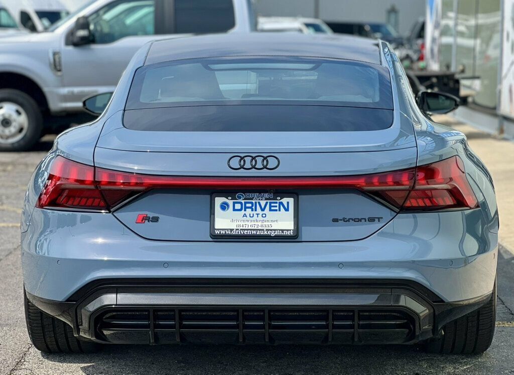 Used 2024 Audi RS e-tron GT w/ Carbon Performance Package AWD/4WD image 4