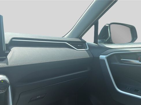 Used 2025 Toyota RAV4 XLE FWD image 11