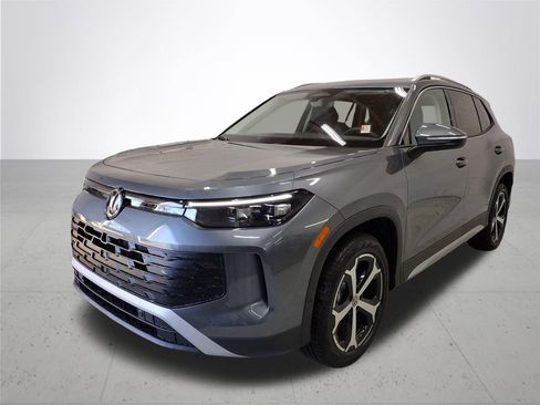 New 2026 Volkswagen Tiguan SE image 2