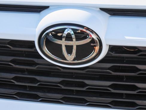 Used 2023 Toyota RAV4 XLE image 6