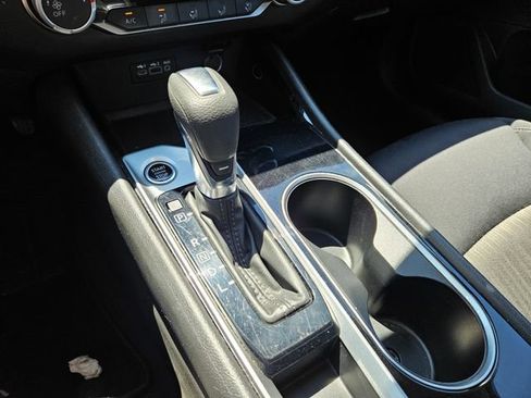 Used 2024 Nissan Altima 2.5 SV FWD image 11