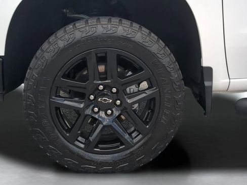 Used 2026 Chevrolet Silverado 1500 Custom Trail Boss w/ LPO, Dark Essentials Package image 33