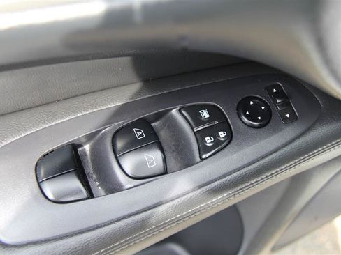 Used 2018 Nissan Pathfinder SL w/ SL Premium Package AWD/4WD image 17