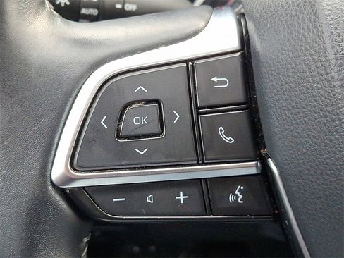 Used 2020 Toyota Highlander XLE image 22