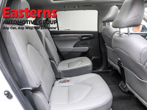 Used 2024 Toyota Highlander Platinum AWD/4WD image 28