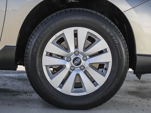 Used 2019 Subaru Outback 2.5i Premium image 11