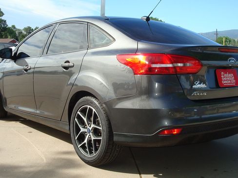 Used 2018 Ford Focus SEL FWD image 6