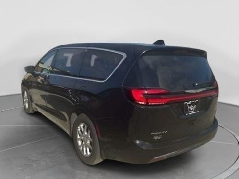 New 2026 Chrysler Pacifica Select image 7