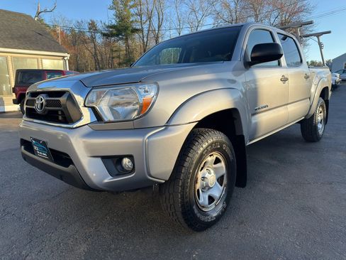 Used 2014 Toyota Tacoma 4x4 Double Cab w/ SR5 Package image 3