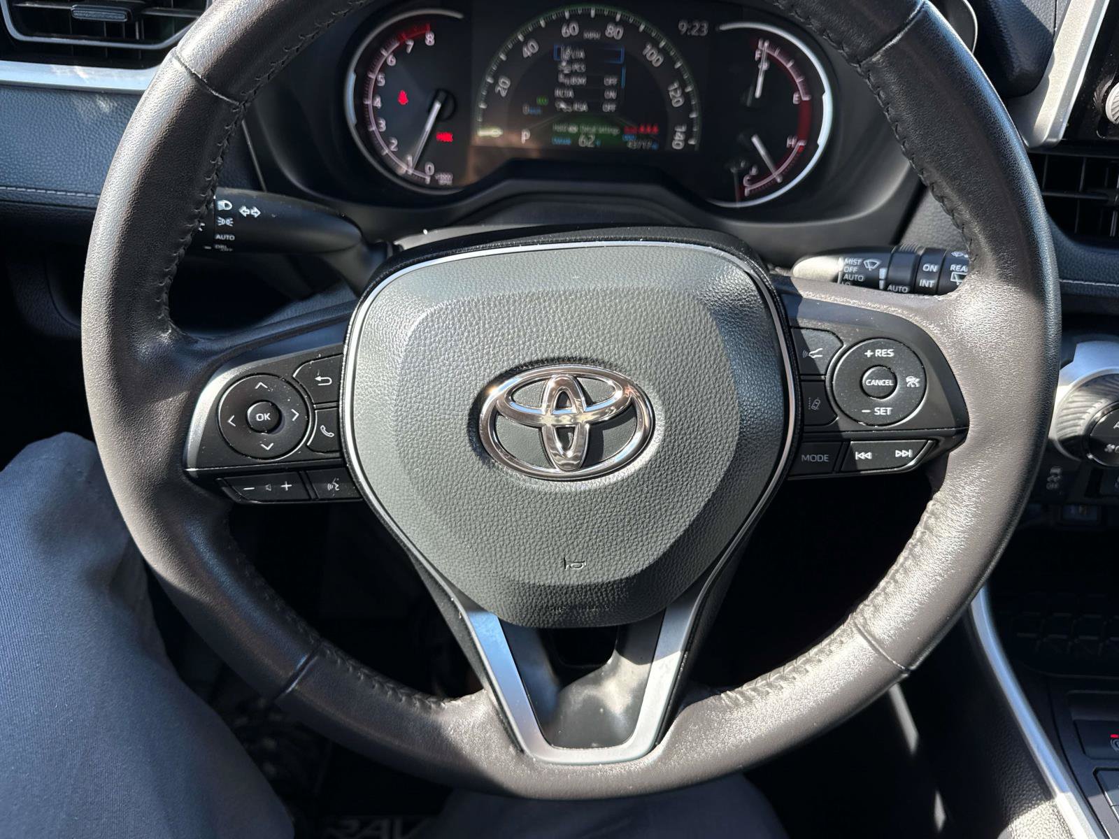 Used 2025 Toyota RAV4 XLE w/ Weather Package AWD/4WD image 27