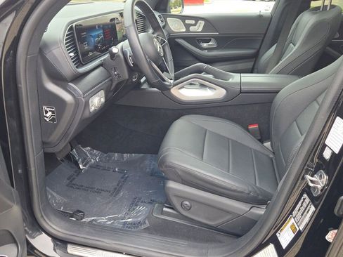 Used 2025 Mercedes-Benz GLS 450 4MATIC image 28