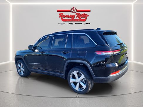 Used 2024 Jeep Grand Cherokee Limited AWD/4WD image 3