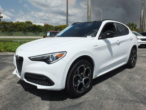 Used 2023 Alfa Romeo Stelvio Veloce AWD/4WD image 16