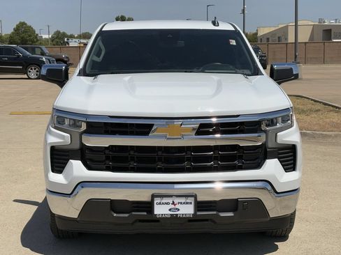 Used 2023 Chevrolet Silverado 1500 LT w/ Leather Package RWD image 9