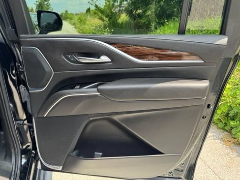 Used 2021 Cadillac Escalade ESV Premium Luxury w/ LPO, Radiant Package AWD/4WD image 16