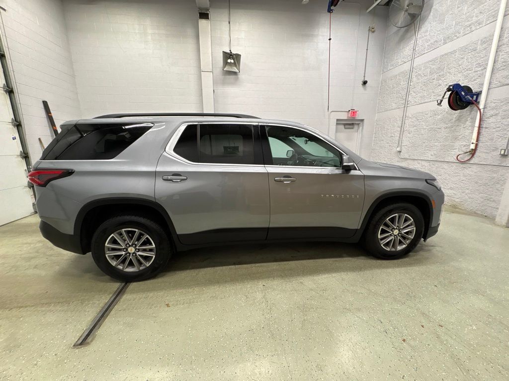 Used 2023 Chevrolet Traverse LT AWD/4WD image 3