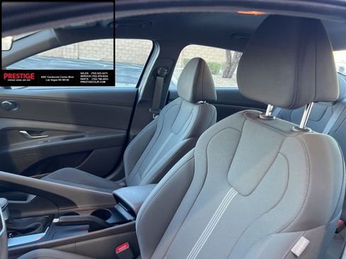 Used 2024 Hyundai Elantra SE image 25