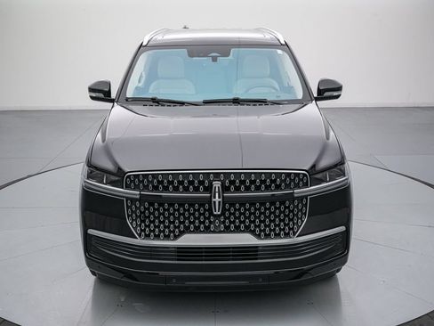 Used 2025 Lincoln Navigator Reserve AWD/4WD image 9