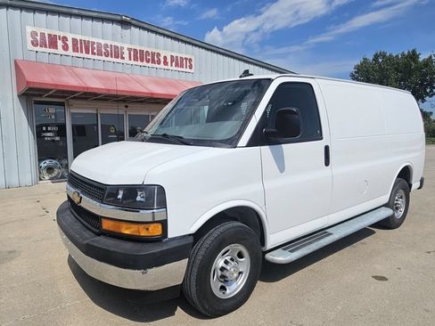 Used 2023 Chevrolet Express 2500 w/ Driver Convenience Package RWD image 3