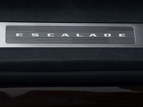 Used 2023 Cadillac Escalade Sport Platinum w/ LPO, ONYX Package image 40