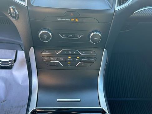 Certified 2020 Ford Edge ST-Line w/ Cold Weather Package image 21