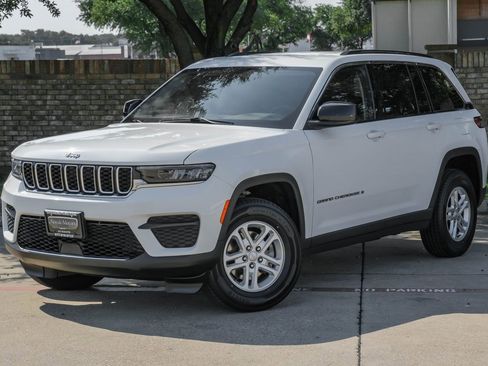 Used 2022 Jeep Grand Cherokee Laredo w/ Luxury Tech Group I image 10