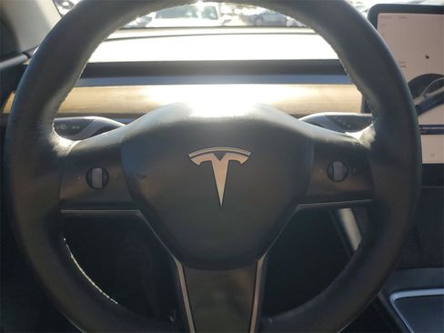 Used 2021 Tesla Model Y Long Range image 25