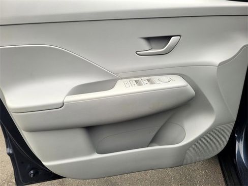 Used 2024 Hyundai Kona SEL image 18