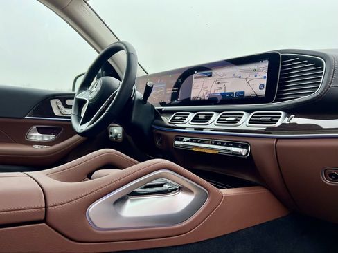 Certified 2026 Mercedes-Benz GLS 450 4MATIC image 17
