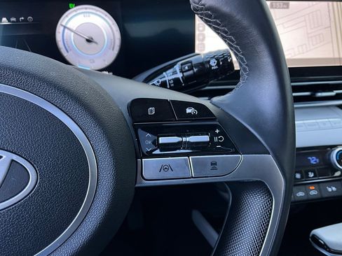 Used 2025 Hyundai Elantra Limited image 35