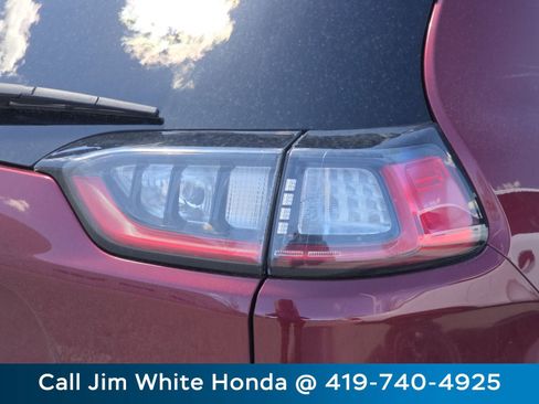 Used 2019 Jeep Cherokee Latitude Plus AWD/4WD image 16