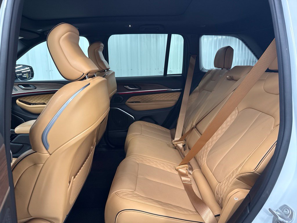 Used 2025 Jeep Grand Cherokee Summit w/ MOPAR Finishing Package AWD/4WD image 9