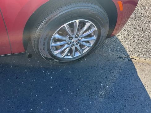 Used 2024 Buick Enclave Premium image 34