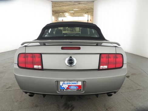 Used 2009 Ford Mustang GT image 4