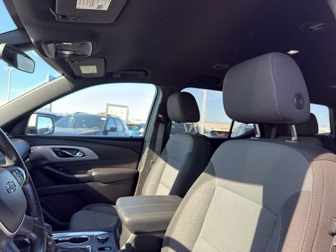 Used 2022 Chevrolet Traverse LT image 27